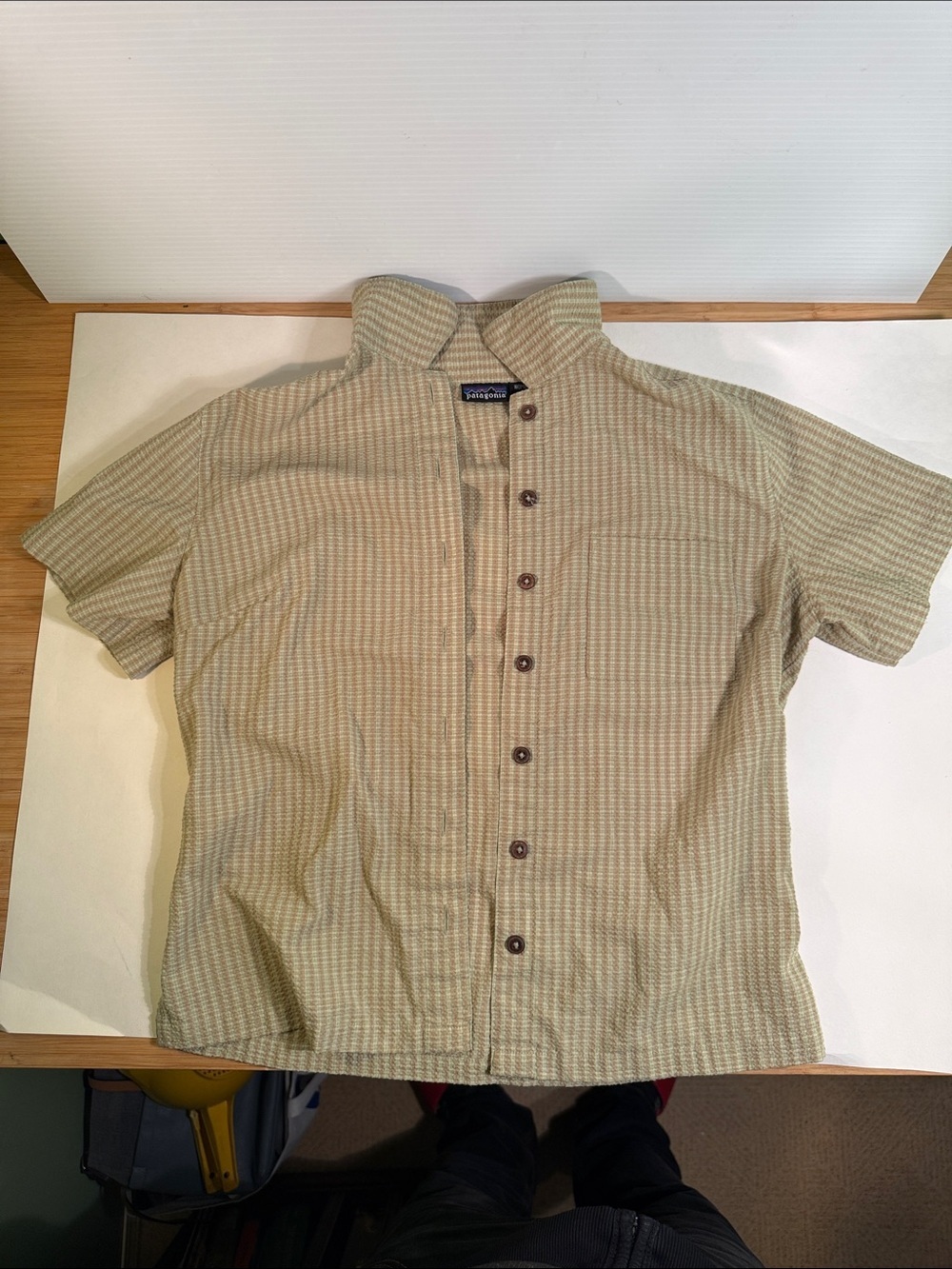 Patagonia, Women's Short-Sleeve Button-Up Shirt in Light Khaki